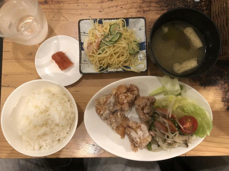 鶏の唐揚げ、もやしとピーマンいため、冷奴