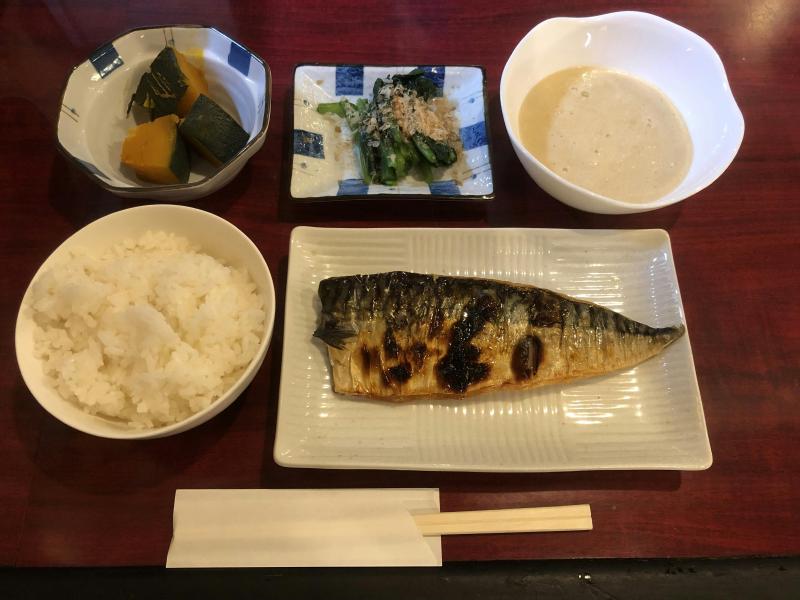 サバの塩焼き、とろろ